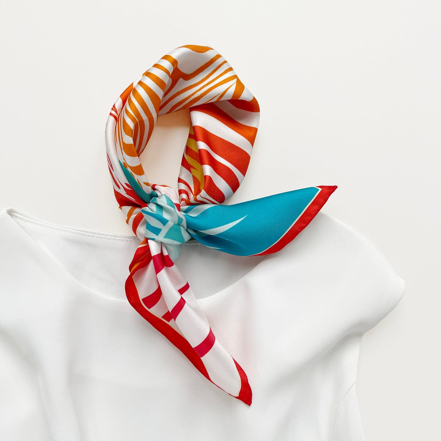 Vibrant Jungle Bloom Silk Scarf - 53cm Double-Sided Print Women's Bandana with Hand-Rolled Edges