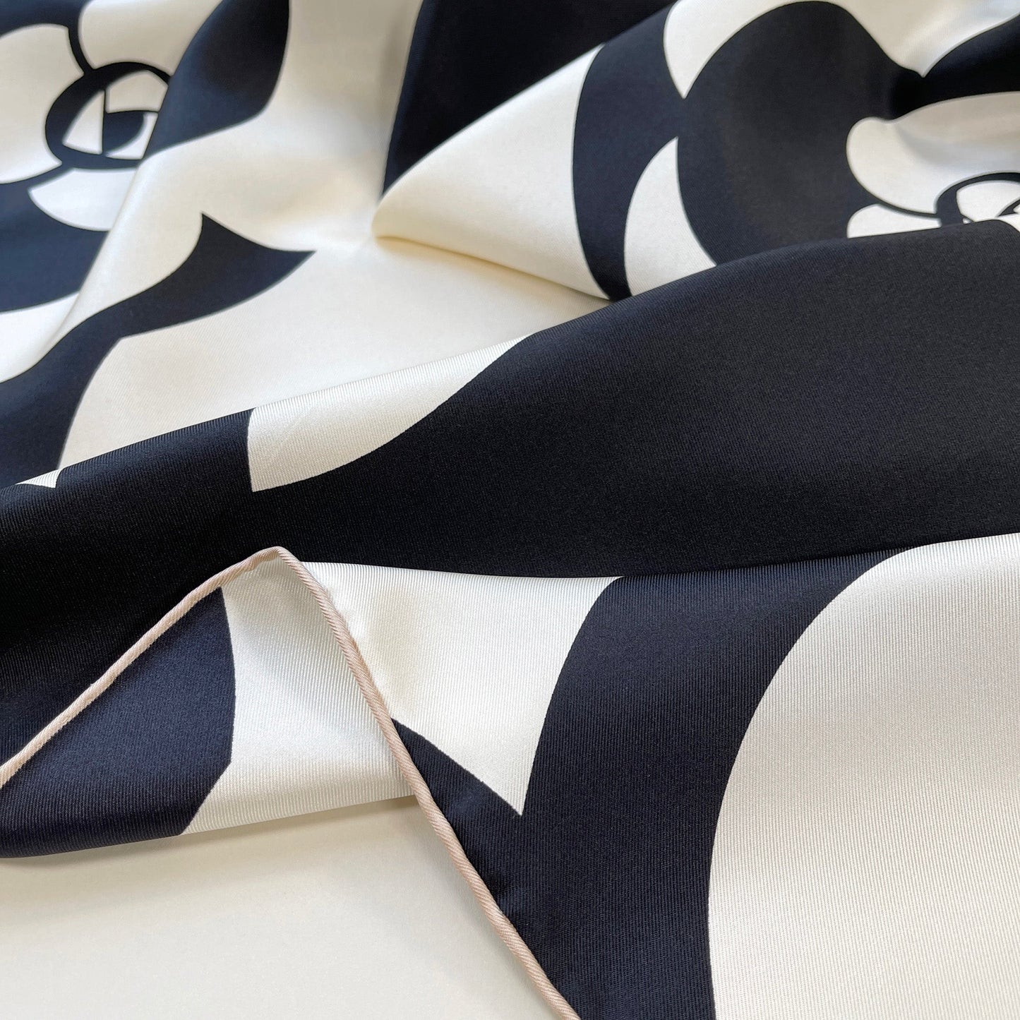 Black White Camellia Love Silk Scarf - 90cm Hand-rolled Women's Head Scarf