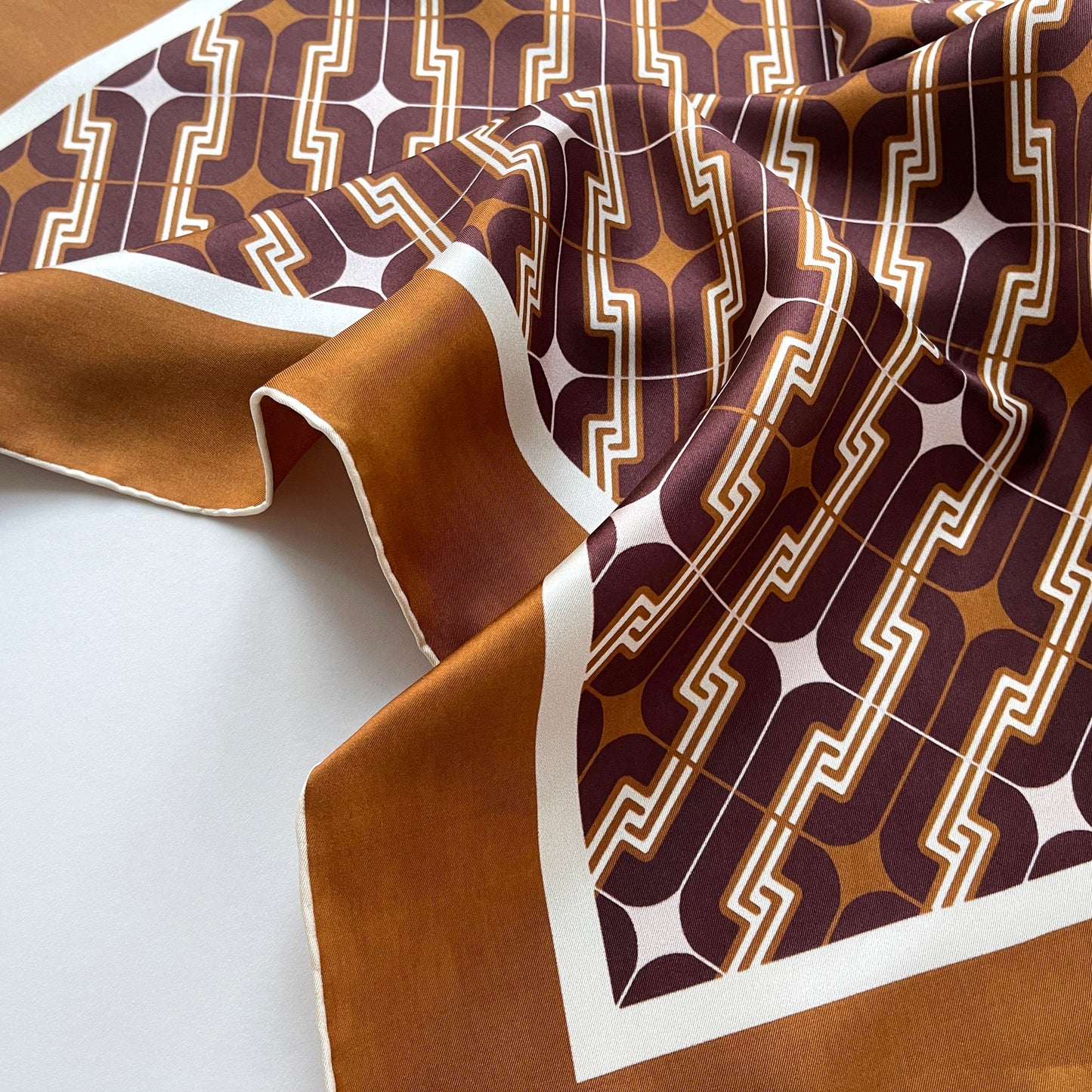 Retro Geometric Silk Square Scarf - 65cm Double-Sided Print Men's Neckerchief with Hand-Rolled Edges