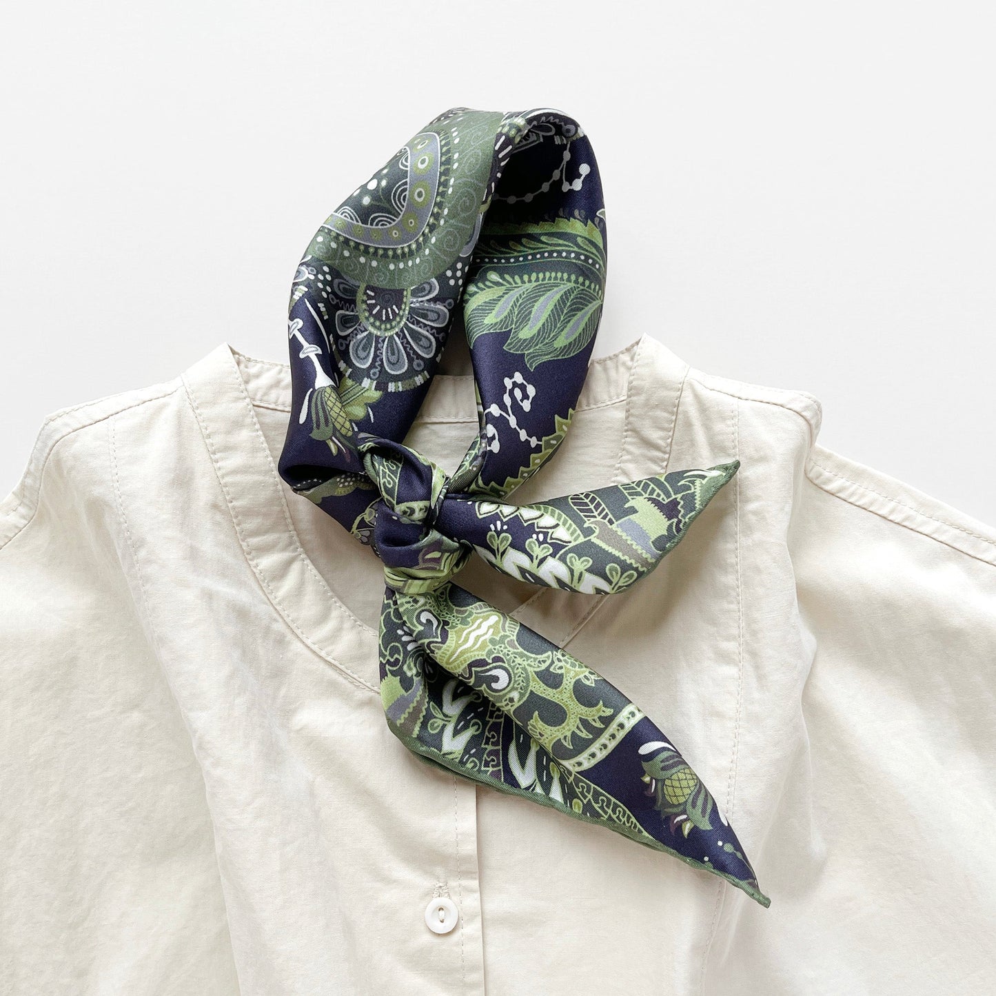 Forest Green Paisley Silk Scarf - 53cm Double-Sided Print Unisex Bandana with Hand-rolled Edges