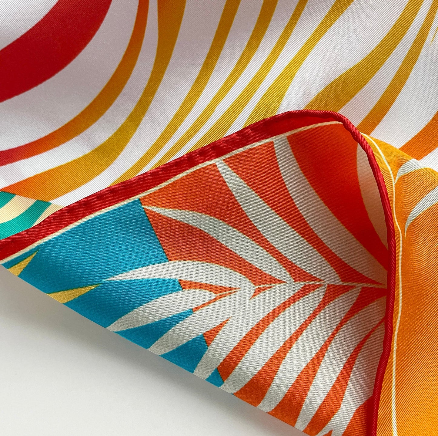 Vibrant Jungle Bloom Silk Scarf - 53cm Double-Sided Print Women's Bandana with Hand-Rolled Edges