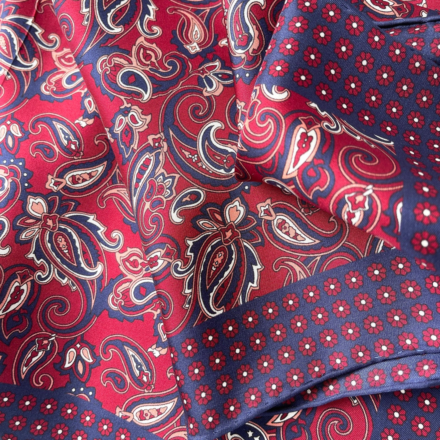 Classic Paisley Silk Scarf - 53cm Hand-rolled Men's Neckerchief